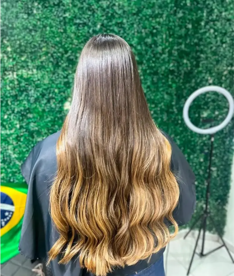 Escova modelada com brilho e movimento