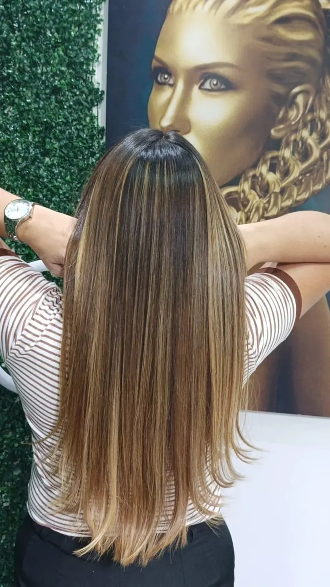 Cabelo tratado com alinhamento e brilho